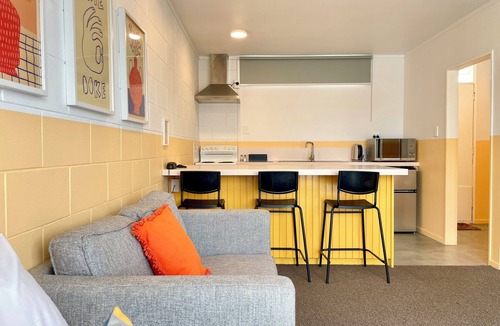 Mount Eden Hotel | Mount Eden Motel