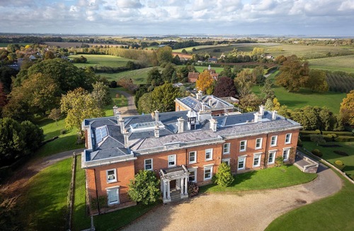 Hernhill House | Mount Ephraim Gardens Gamekeeper Room