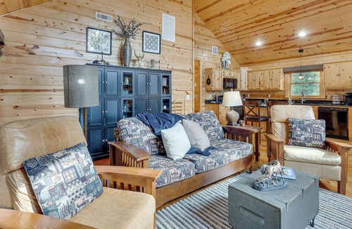 Murphy Cabin | Mount Haven Retreat : Escape with Screened Porch!