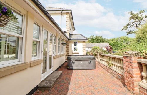 Meliden House | Mount House