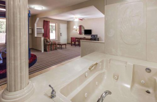 Mount Pleasant Hotel | Mount Pleasant INN