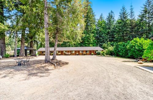 Quilcene House | Mount Townsend Room 5 at Mount Walker Inn