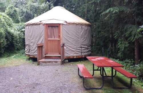 Bow Resort | Mount Vernon Camping Resort 16 ft. Yurt 6
