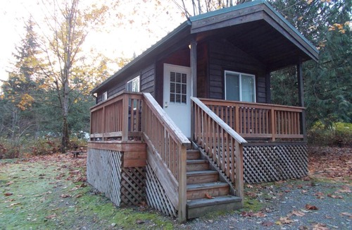 Bow Resort | Mount Vernon Camping Resort Studio Cabin 5