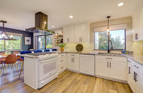 Mount Vernon House | Mount Vernon Home w/Private Hot Tub