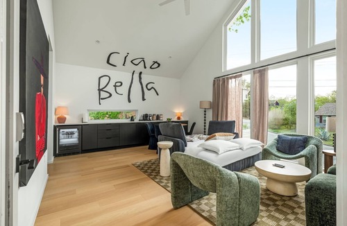 South Manchaca House | Mount Vernon Loft · Designer Suite · Sleeps 4