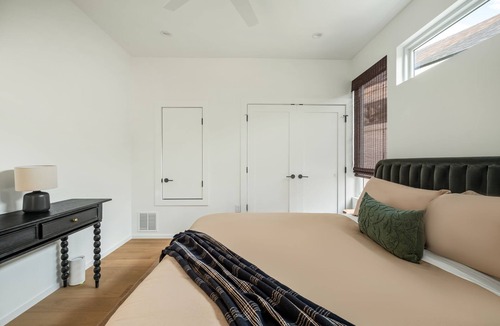South Manchaca House | Mount Vernon Loft · Designer Suite · Sleeps 4