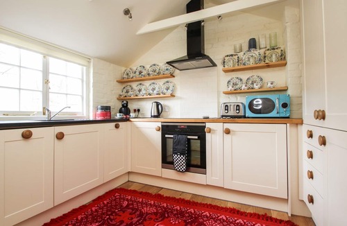 Chysauster Apartment | MOUNT VIEW, pet friendly, character holiday cottage in Penzance