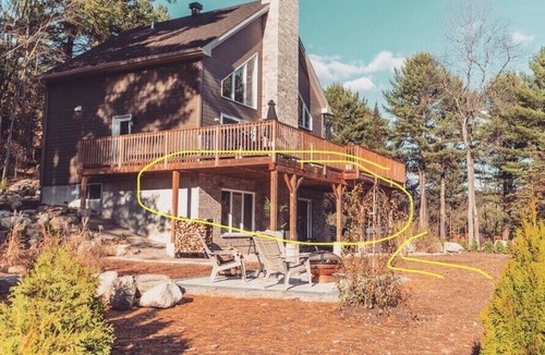Saint-Calixte House | Mountain and lake view Guest Suite with Spa