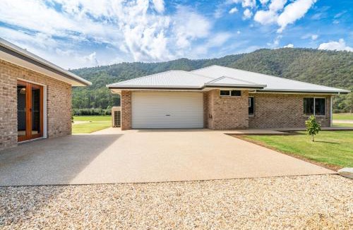 Smoko House | Mountain and River Retreat