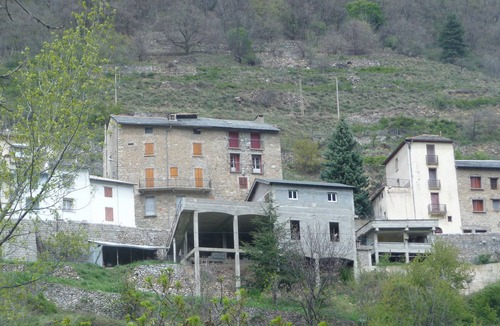 Fontpedrouse Apartment | Mountain apartment "Gîte aux Lys", next to the Saint Thomas baths