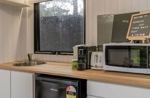 Castella House | Mountain Ash Cabin Su