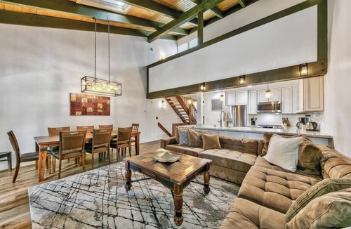 South Lake Tahoe House | Mountain Basecamp LLV#412 Hot Tub, Fireplace, Ski, Lake, Hike, Gym