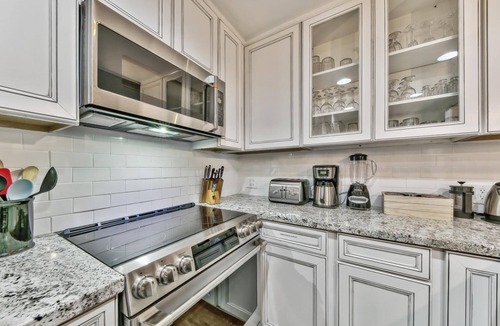 South Lake Tahoe House | Mountain Basecamp LLV#412 Hot Tub, Fireplace, Ski, Lake, Hike, Gym