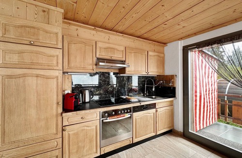 Monteiller Apartment | Mountain Bliss, view and Sauna - Swiss Alps