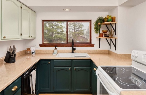 Woodland Park Cabin | Mountain Boho A-Frame! ★ Peak Views ★ Hot Tub ★