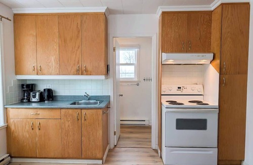 Saint-Tite-des-Caps Ski Chalet | Mountain Breeze Refuge near Mont-Ste-Anne