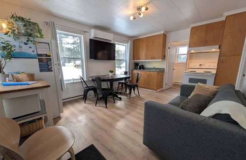 Saint-Tite-des-Caps Ski Chalet | Mountain Breeze Refuge near Mont-Ste-Anne