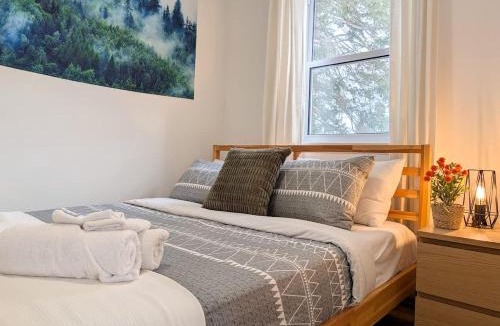 Saint-Tite-des-Caps Ski Chalet | Mountain Breeze Refuge near Mont-Ste-Anne