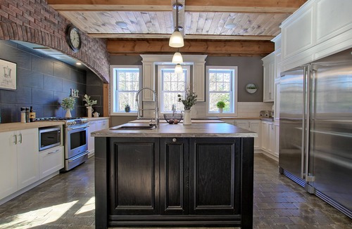 Sainte-Ann-des-Lacs Ski Chalet | Mountain Cottage - Hot tub, Poker & Pool tables