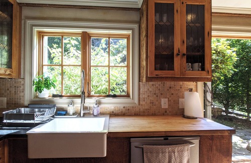 West Cornwall House | Mountain Cabin Getaway With Rustic Charm By River