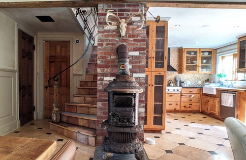 West Cornwall House | Mountain Cabin Getaway With Rustic Charm By River