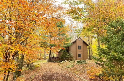 Gouldsboro Cabin | Mountain Cabin in Pocono Resort