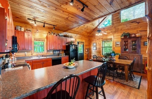 Murphy Cabin | Mountain Cabin Near Town! Amazing Views! DISCOUNTS-7+ Nights, Military & More!
