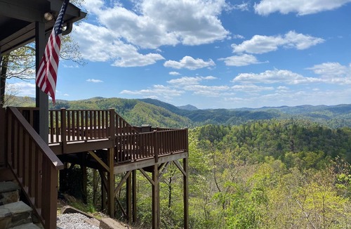 Ferguson Cabin | Mountain Cabin,Panoramic View,Hot Tub, WiFi, Fire Table