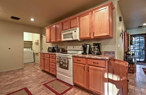 Pinetop Cottage | Mountain Cabin Retreat w/Game Room, Patio & Views