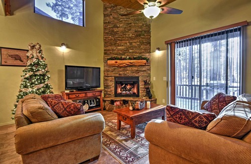 Pinetop Cottage | Mountain Cabin Retreat w/Game Room, Patio & Views