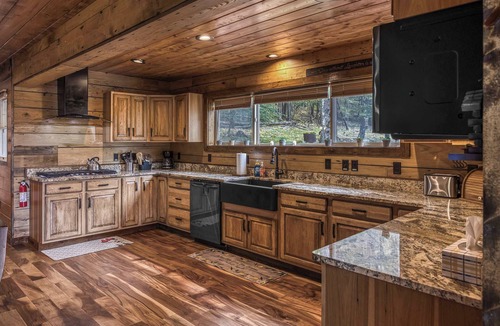 Terra Alta Cabin | Mountain cabin w/deck & lake access