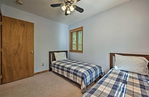 Lake Ariel House | Mountain Cabin w/Deck Near Year-Round Recreation!