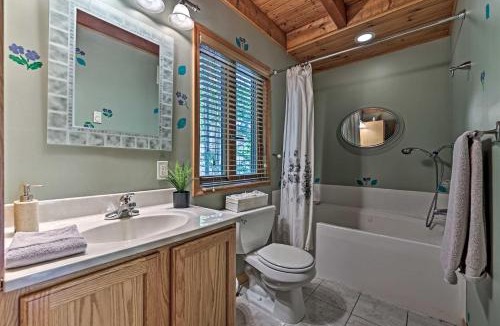 Lake Ariel House | Mountain Cabin w/Deck Near Year-Round Recreation!