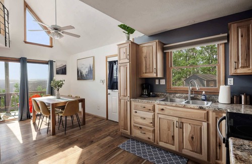 Romney Cabin | Mountain cabin w/hot tub & game room