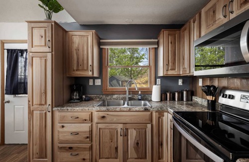 Romney Cabin | Mountain cabin w/hot tub & game room