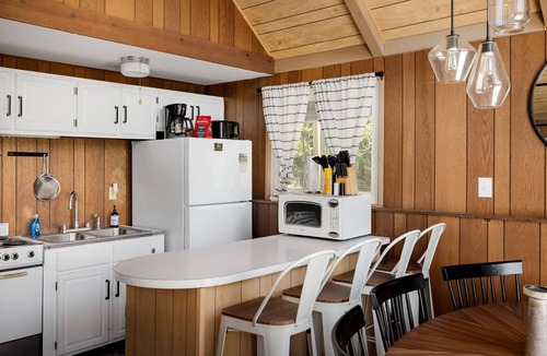 Mount Jackson Ski Chalet | Mountain cabin w/hot tub & fireplace