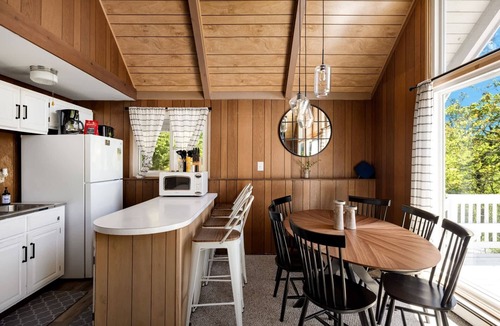 Mount Jackson Ski Chalet | Mountain cabin w/hot tub & fireplace