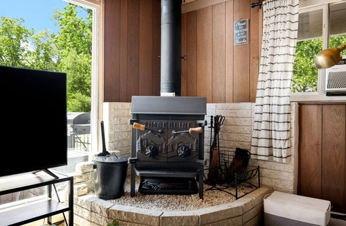 Mount Jackson Ski Chalet | Mountain cabin w/hot tub & fireplace