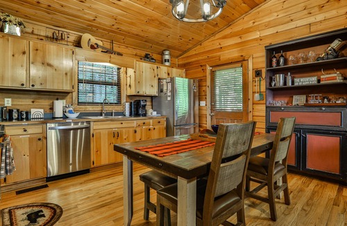 Morganton Cabin | Mountain Cabin with Hot Tub, Views and Firepit, Near Blue Ridge