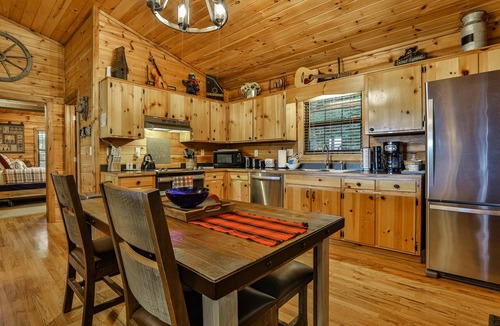 Morganton Cabin | Mountain Cabin with Hot Tub, Views and Firepit, Near Blue Ridge