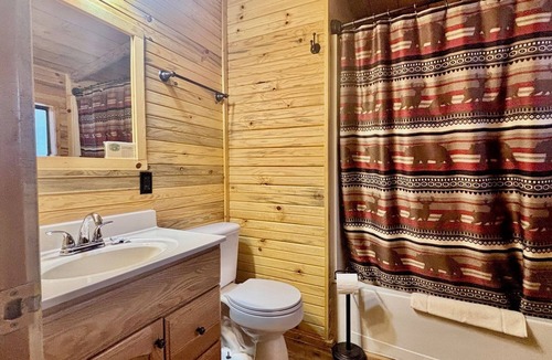 South Fork Cabin | Mountain cabin with river views . Sleeps 6.15 minutes from Wolf Creek Ski Area.