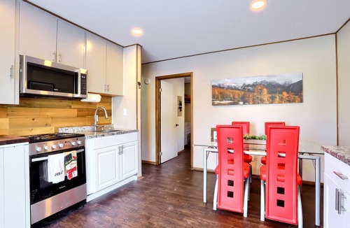 Twin Lakes Cabin | Mountain Cabin with Lake Access Firepit and BBQ