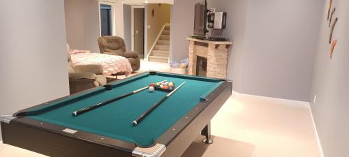 Valley Ridge House | Mountain Calm & Private Ensuite Hosted by Maureen