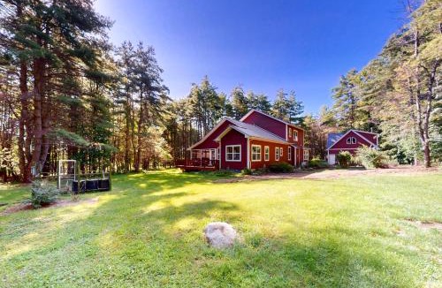 North Lake George House | Mountain Cascade