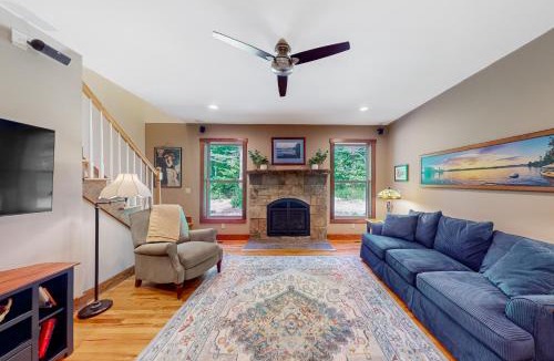 North Lake George House | Mountain Cascade