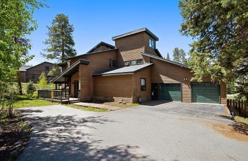 Weisshorn House | Mountain Chalet Just Blocks from Gondola and Main St