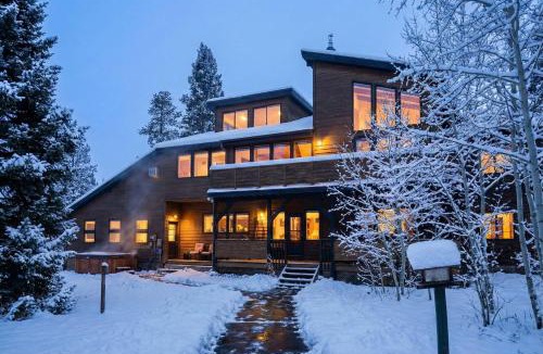 Weisshorn House | Mountain Chalet Just Blocks from Gondola and Main St