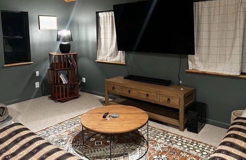 Kingvale Ski Chalet | Mountain chalet minutes away from the slopes!