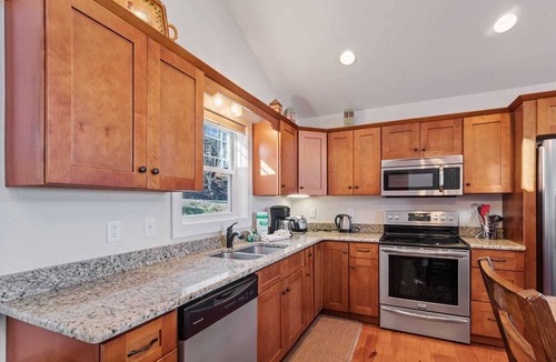 Blowing Rock Cottage | Mountain Chalet Next to Slopes